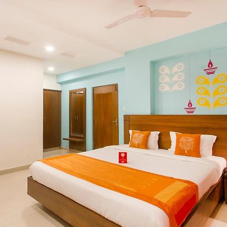Vaccinated Staff - Oyo 11400 The Down Town Suites Hyderabad Bagian luar foto