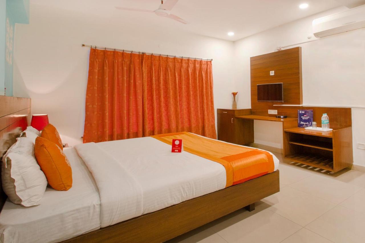 Vaccinated Staff - Oyo 11400 The Down Town Suites Hyderabad Bagian luar foto