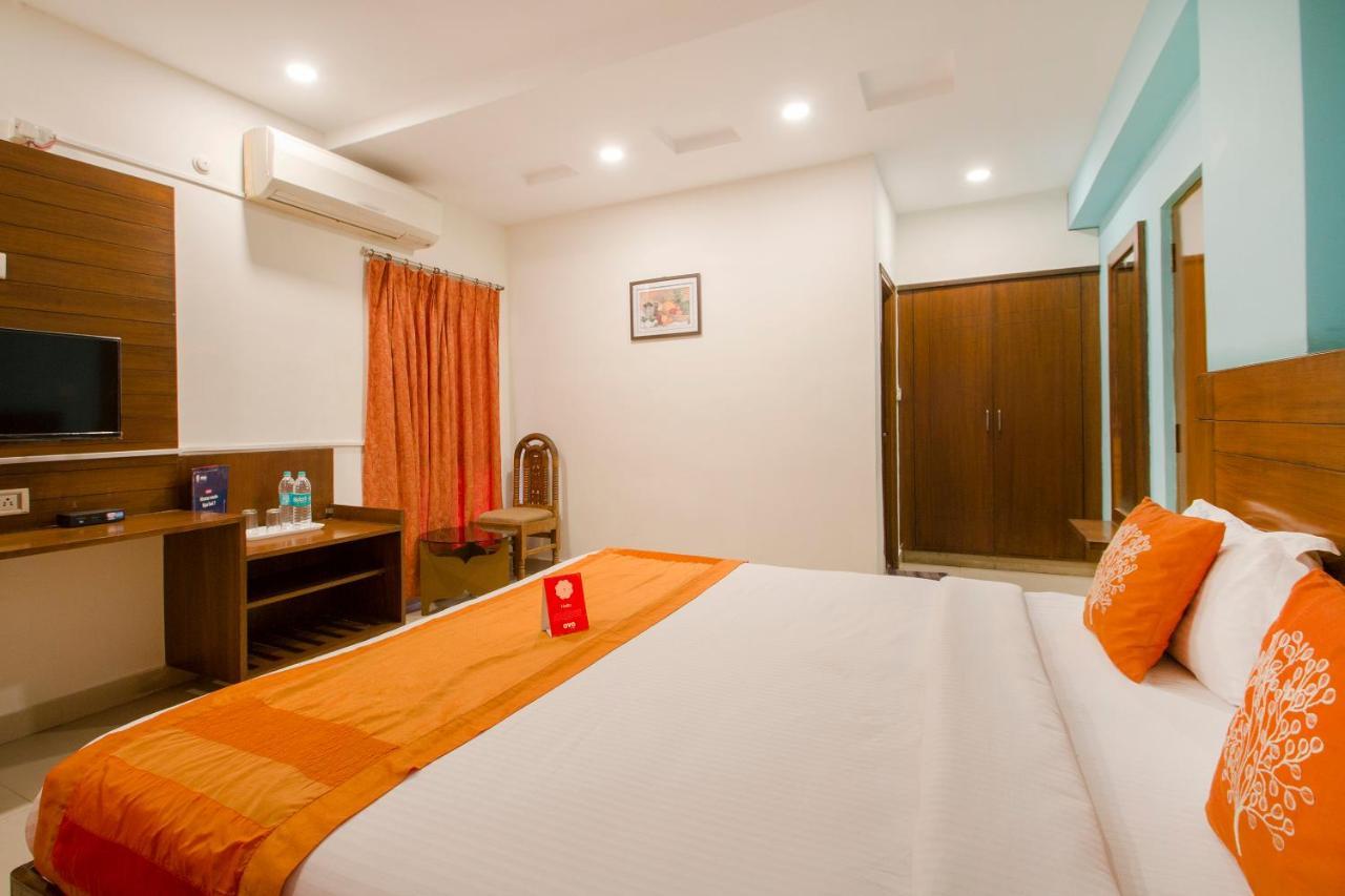 Vaccinated Staff - Oyo 11400 The Down Town Suites Hyderabad Bagian luar foto