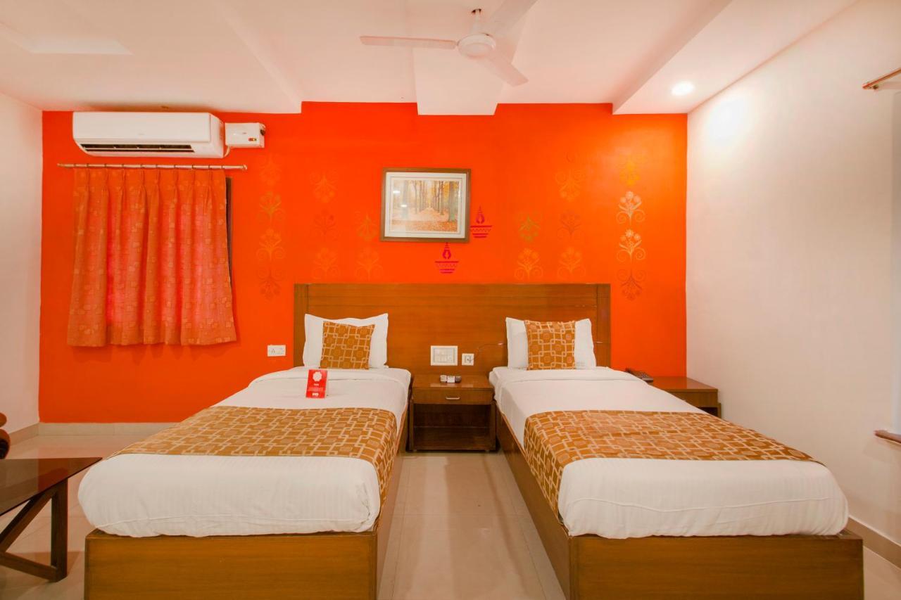 Vaccinated Staff - Oyo 11400 The Down Town Suites Hyderabad Bagian luar foto
