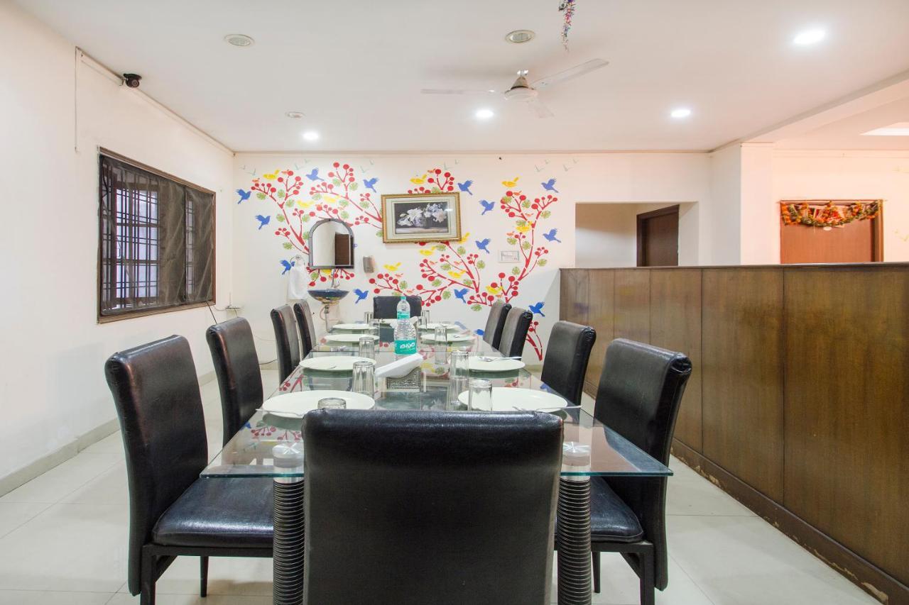 Vaccinated Staff - Oyo 11400 The Down Town Suites Hyderabad Bagian luar foto