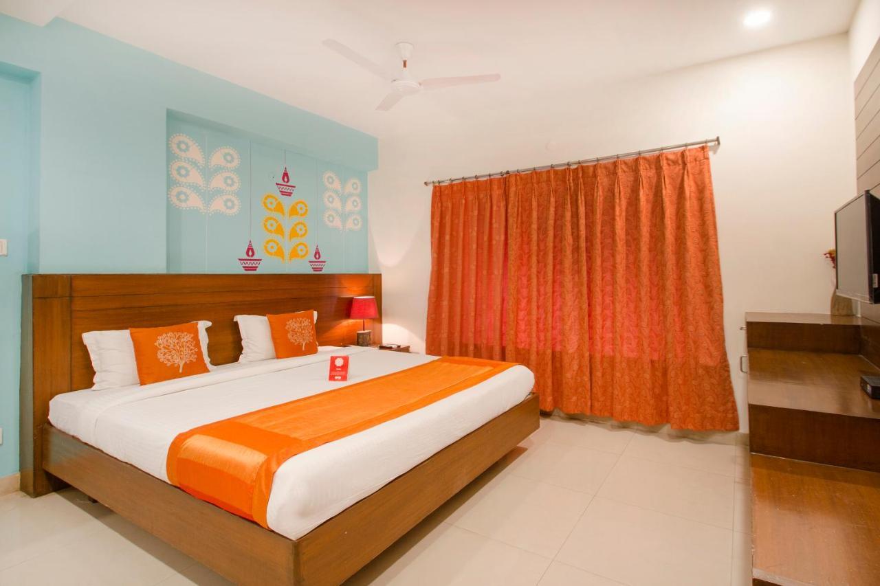 Vaccinated Staff - Oyo 11400 The Down Town Suites Hyderabad Bagian luar foto