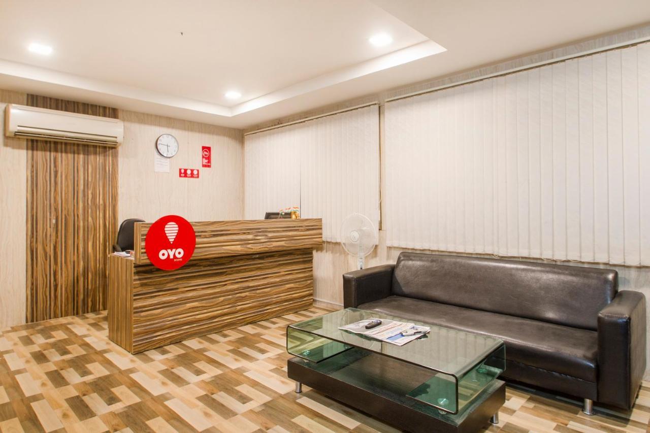 Vaccinated Staff - Oyo 11400 The Down Town Suites Hyderabad Bagian luar foto
