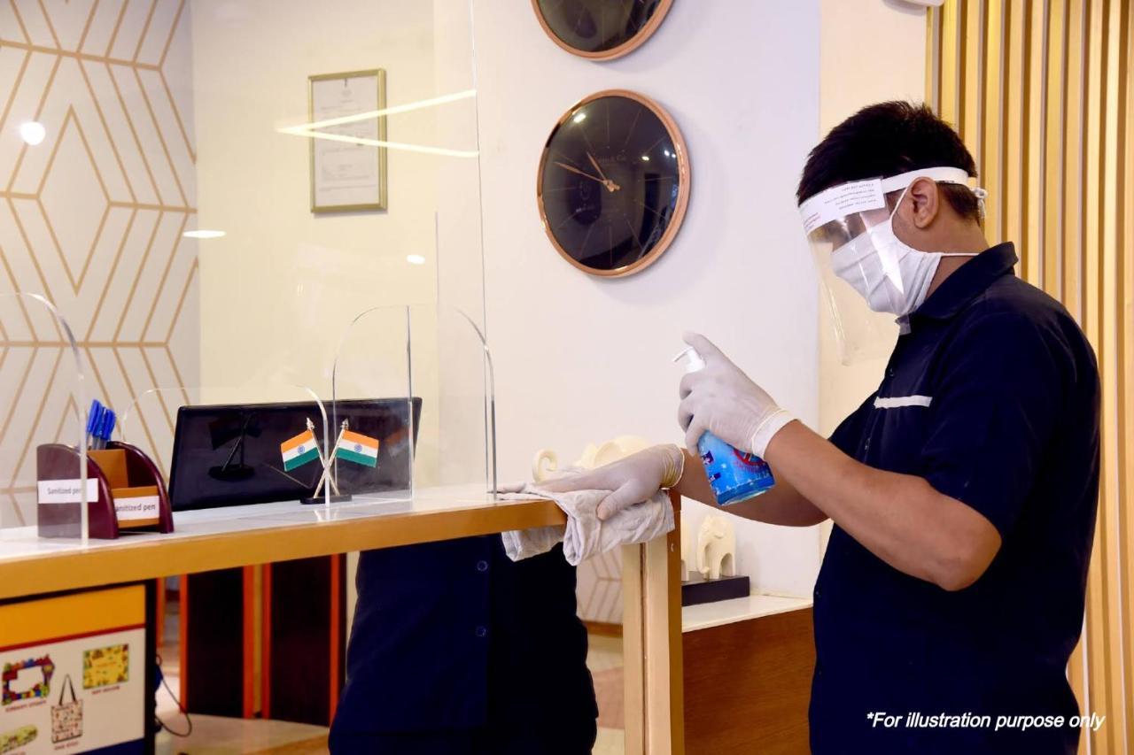Vaccinated Staff - Oyo 11400 The Down Town Suites Hyderabad Bagian luar foto