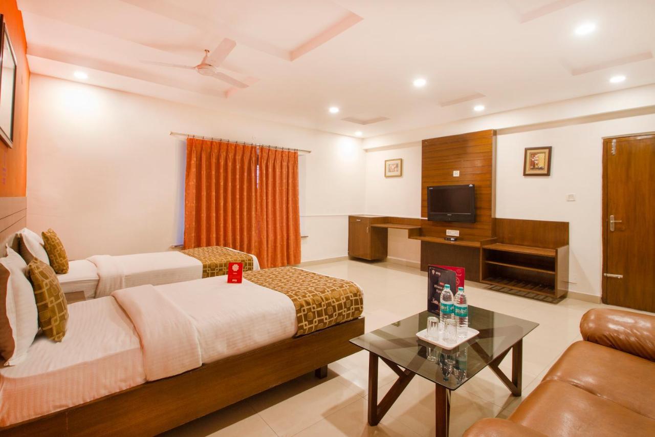 Vaccinated Staff - Oyo 11400 The Down Town Suites Hyderabad Bagian luar foto
