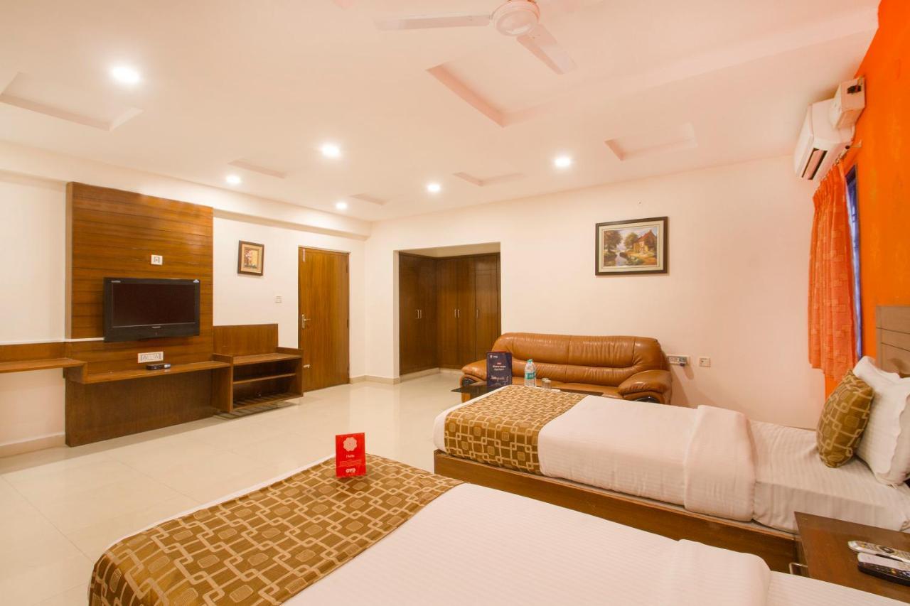 Vaccinated Staff - Oyo 11400 The Down Town Suites Hyderabad Bagian luar foto