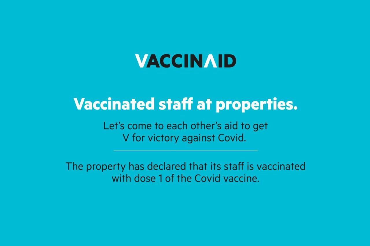 Vaccinated Staff - Oyo 11400 The Down Town Suites Hyderabad Bagian luar foto